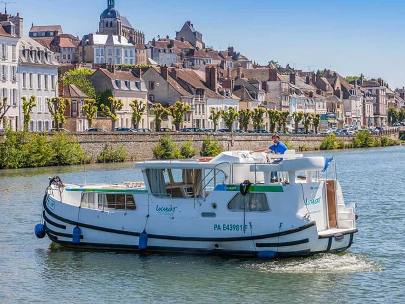 Scey-sur-Saône-et-Saint-Albin Bateau à moteur Cabine 2  Couchettes 5  Invités 5  10.2 m Numéro de l'annonce: #22920