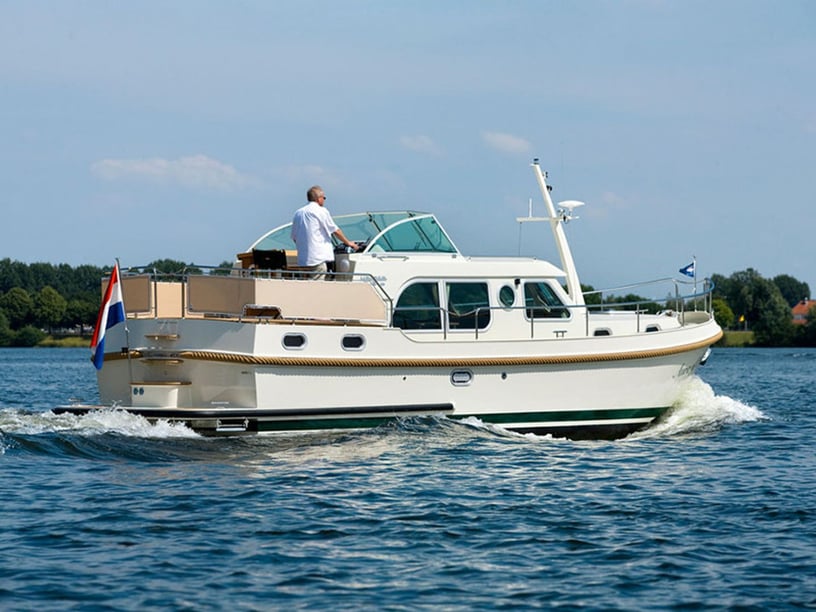 Dompierre-sur-Besbre Motorboot 2 Kabine 6 Liegeplätze 6 Gäste 10.7 m Nummer des Inserats: #22928