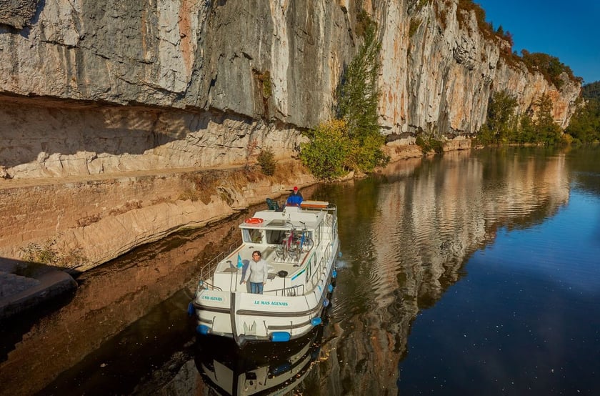 Corbigny Motorboot 3 Kabine 7 Liegeplätze 7 Gäste 11.8 m Nummer des Inserats: #22935 3