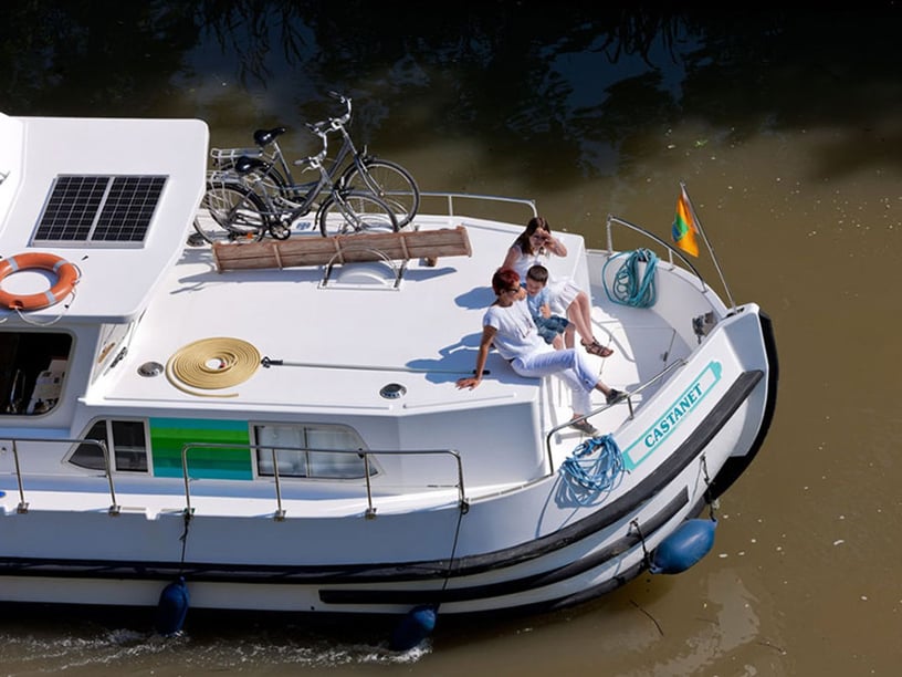 Scey-sur-Saone-et-Saint-Albin Motorboat 3 cabin 7 berths 7 guests 11.8 m Listing Number: #22951 3