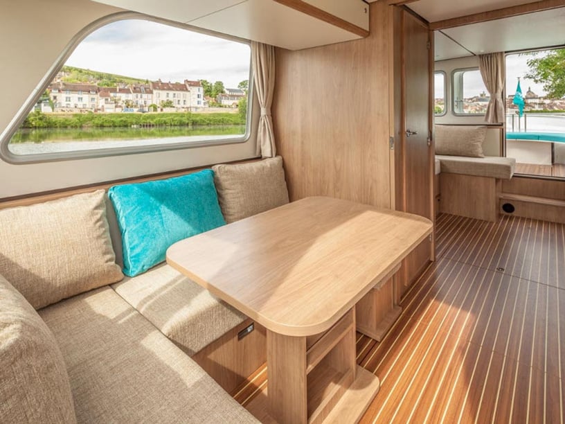 Saint-Martin-sur-Oust Motorboat 2 cabin 4 berths 4 guests 9.5 m Listing Number: #22958 2