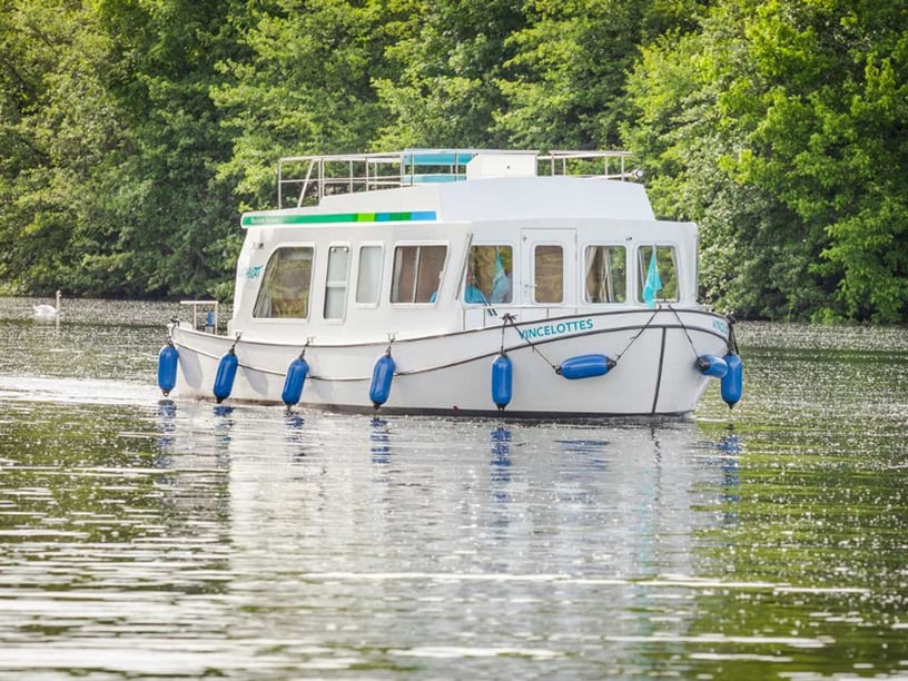 Saint-Martin-sur-Oust Motorboat 2 cabin 4 berths 4 guests 9.5 m Listing Number: #22958