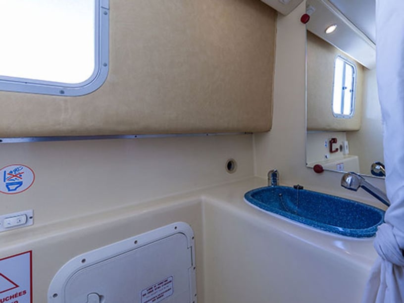 Dompierre-sur-Besbre Motorboat 3 cabin 10 berths 10 guests 12.6 m Listing Number: #23017 3