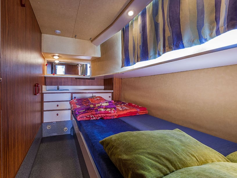 Dompierre-sur-Besbre Motorboat 3 cabin 10 berths 10 guests 12.6 m Listing Number: #23017 4