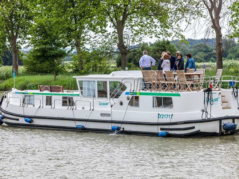 Dompierre-sur-Besbre Motorboot 4 Kabine 12 Liegeplätze 12 Gäste 14.9 m Nummer des Inserats: #23039 4