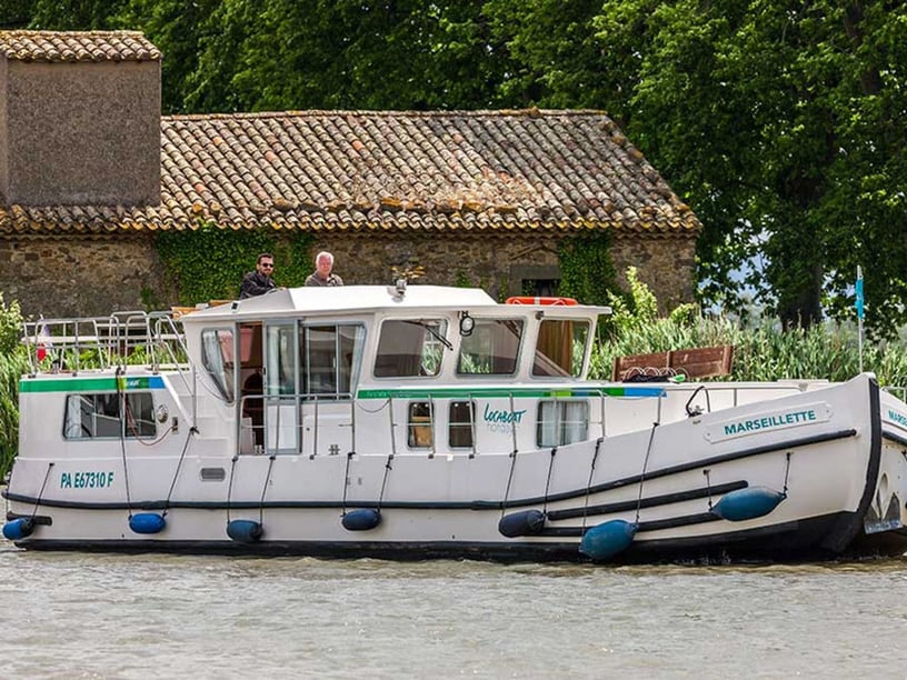 Saint-Leger-sur-Dheune Motorboot Cabine 4  9  slaapplaatsen 9  gasten 14 m Lijstnummer: #23051 3