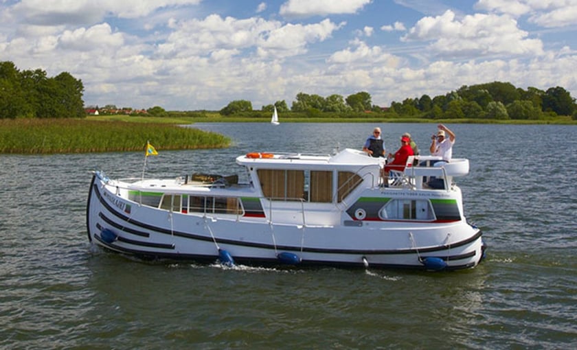 Scey-sur-Saone-et-Saint-Albin Motorboat 2 cabin 5 berths 5 guests 10.2 m Listing Number: #23056 4