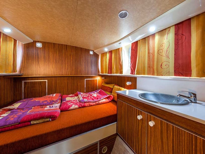 Saint-Martin-sur-Oust Motorboat 3 cabin 7 berths 7 guests 11 m Listing Number: #23063 5