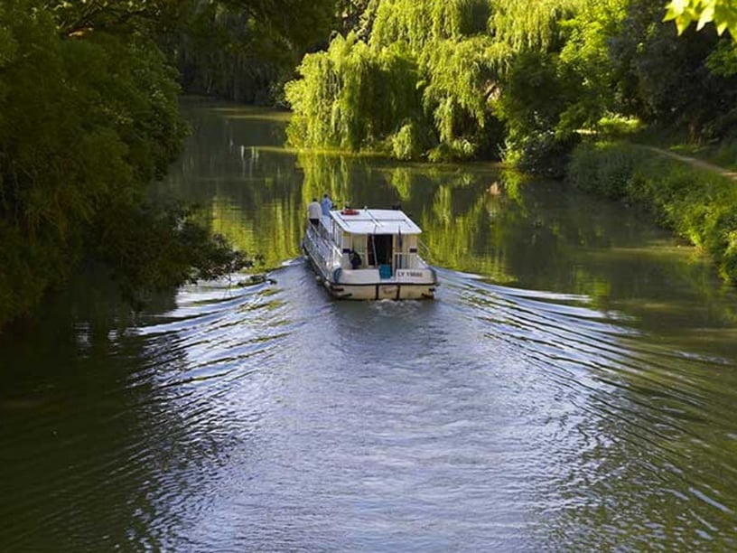 Scey-sur-Saone-et-Saint-Albin Motorboat 2 cabin 6 berths 6 guests 11.2 m Listing Number: #23118 5