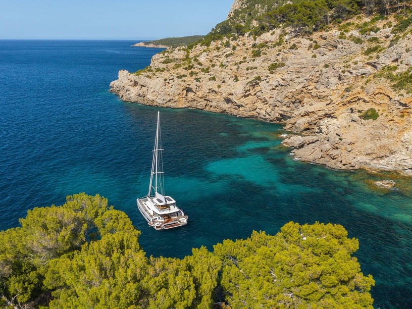 Athens Catamaran 4 cabin 8 berths 8 guests 18.27 m Listing Number: #23142 5