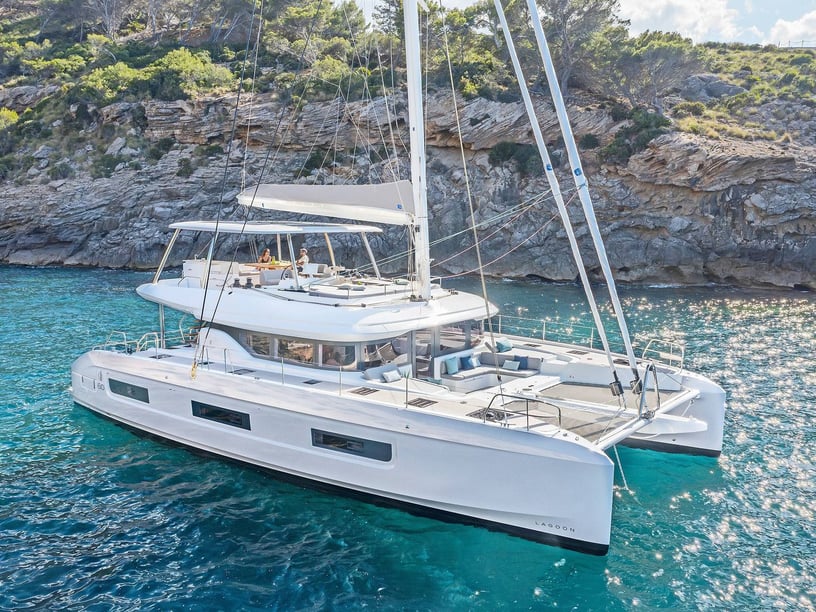 Athens Catamaran 4 cabin 8 berths 8 guests 18.27 m Listing Number: #23142