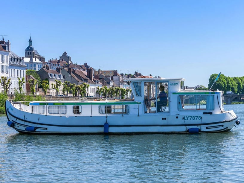 Pont a Bar Motorboot 3 Kabine 7 Liegeplätze 7 Gäste 11 m Nummer des Inserats: #23152