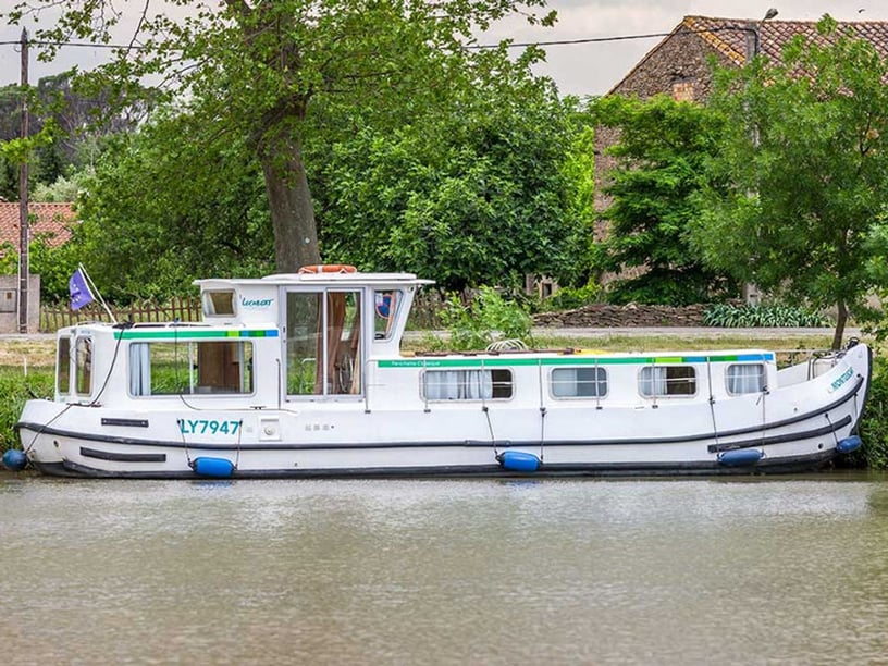 Pont a Bar Motorboot 3 Kabine 7 Liegeplätze 7 Gäste 11 m Nummer des Inserats: #23152 3