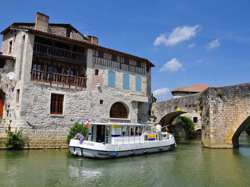 Joigny Lancha motora Cabina 3  10  literas 10  invitados 12.6 m Número de anuncio: #23158 4