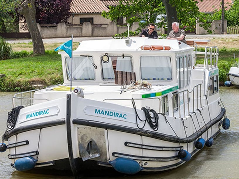 Pont a Bar Motorboot 3 Kabine 7 Liegeplätze 7 Gäste 11.6 m Nummer des Inserats: #23174 3