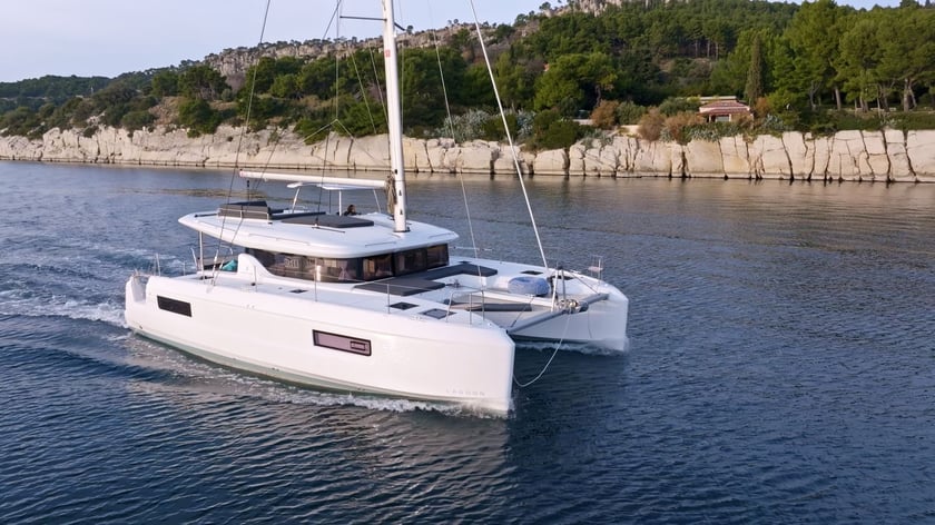 Gesplitst Catamaran Cabine 6  12  slaapplaatsen 12  gasten 13.92 m Lijstnummer: #23207 5