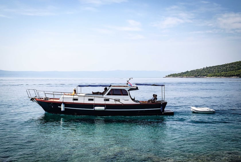 Split Motorboot 2 Kabine 7 Liegeplätze 7 Gäste 13.5 m Nummer des Inserats: #23216 5