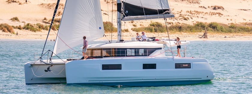 Golfo Aranci Catamaran Cabine 4  Couchettes 10  Invités 10  13.99 m Numéro de l'annonce: #23217 5