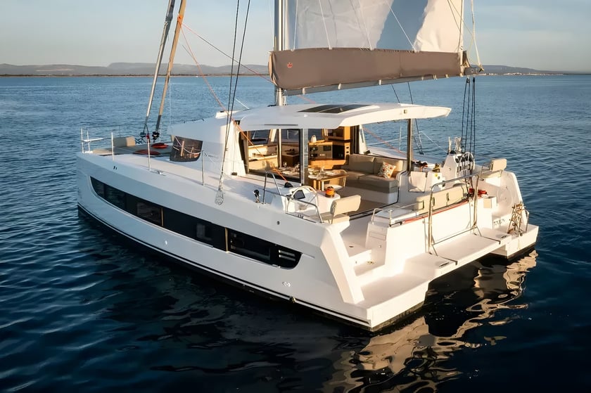 Golfo Aranci Catamaran Cabine 4  Couchettes 8  Invités 8  11.78 m Numéro de l'annonce: #23219 3