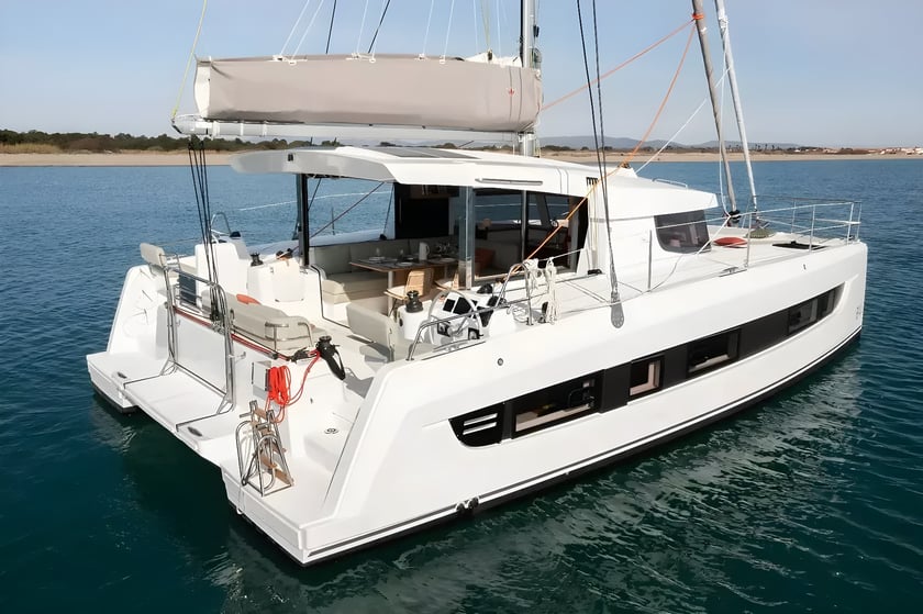 Golfo Aranci Catamaran Cabine 4  Couchettes 8  Invités 8  11.78 m Numéro de l'annonce: #23219 4