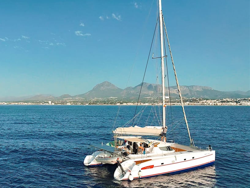 Altea Catamaran Cabine 6  Couchettes 12  Invités 12  14.05 m Numéro de l'annonce: #23224