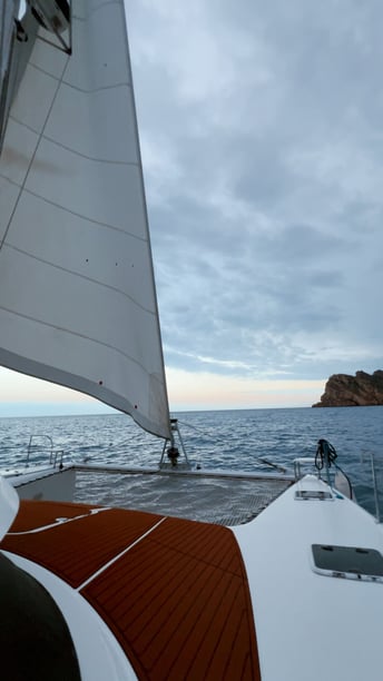 Altea Catamaran Cabine 6  Couchettes 12  Invités 12  14.05 m Numéro de l'annonce: #23224 5