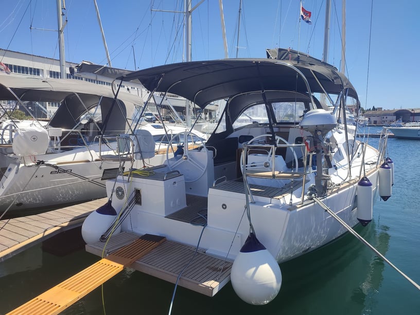 Punat Sailboat 3 cabin 8 berths 8 guests 11.9 m Listing Number: #23228 3