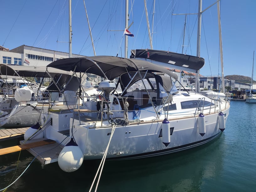 Punat Sailboat 3 cabin 8 berths 8 guests 11.9 m Listing Number: #23228 4