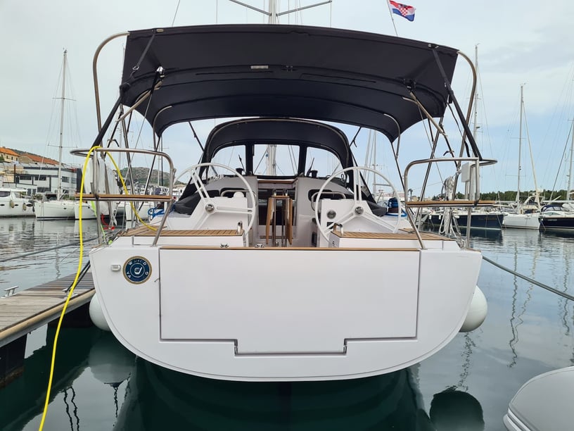 Punat Sailboat 3 cabin 8 berths 8 guests 11.9 m Listing Number: #23228