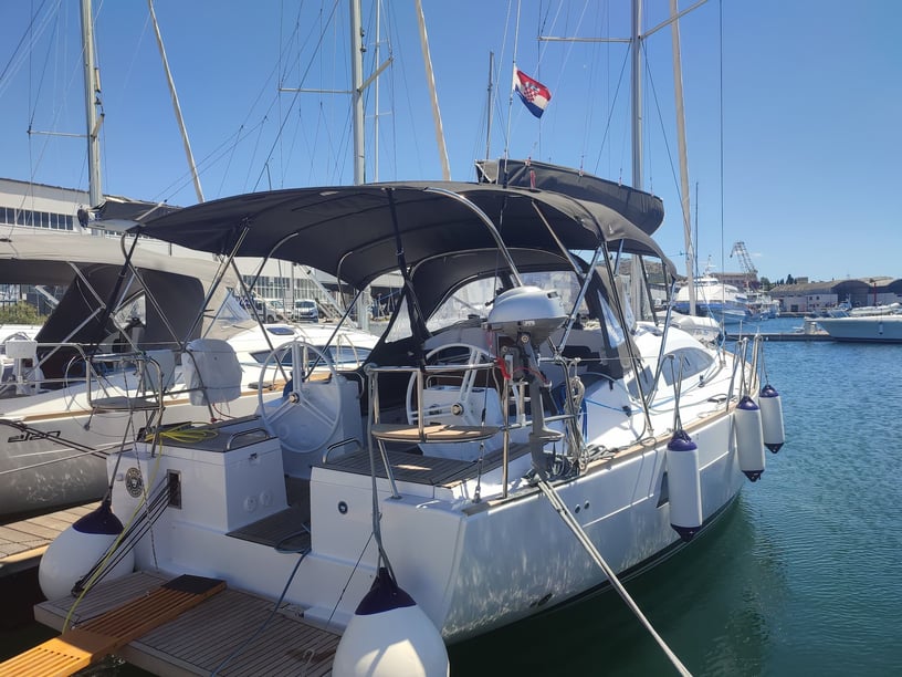 Punat Sailboat 3 cabin 8 berths 8 guests 11.9 m Listing Number: #23228 5