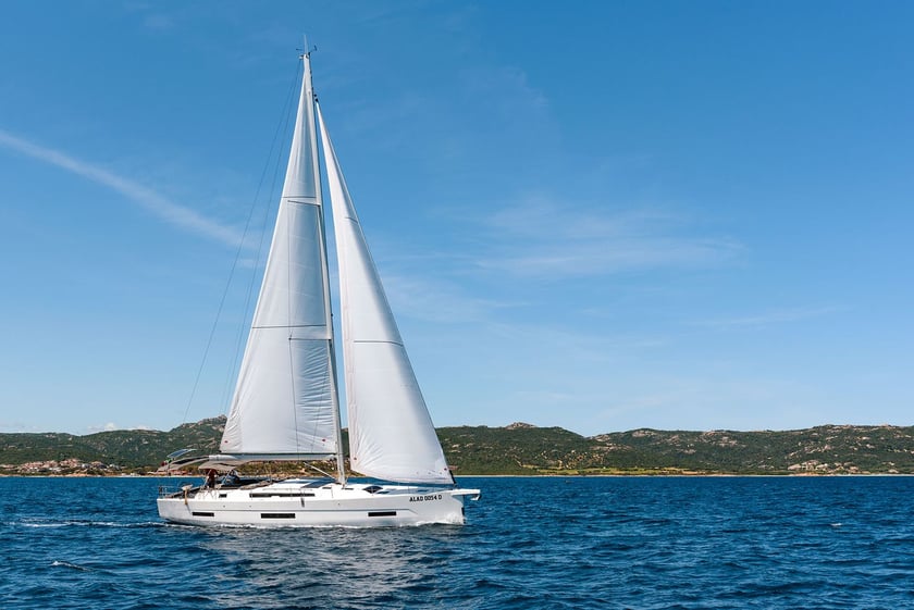 Cannigione Zeilboot Cabine 5  13  slaapplaatsen 12  gasten 16.35 m Lijstnummer: #23243 4