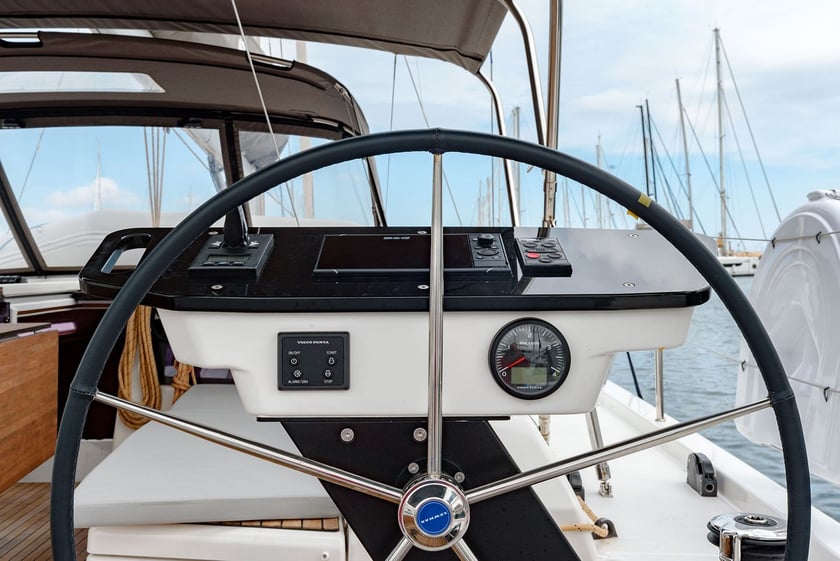 Cannigione Zeilboot Cabine 5  12  slaapplaatsen 12  gasten 14.85 m Lijstnummer: #23244 4