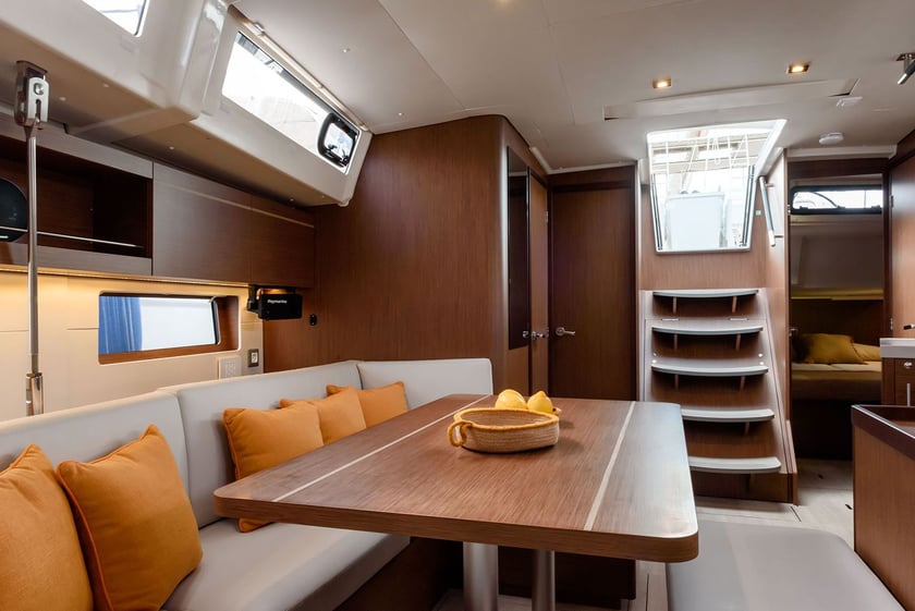 Cannigione Zeilboot Cabine 5  12  slaapplaatsen 12  gasten 14.6 m Lijstnummer: #23245 4