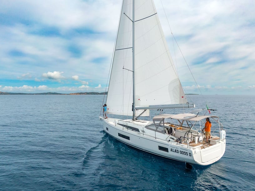 Cannigione Zeilboot Cabine 5  12  slaapplaatsen 12  gasten 14.6 m Lijstnummer: #23245