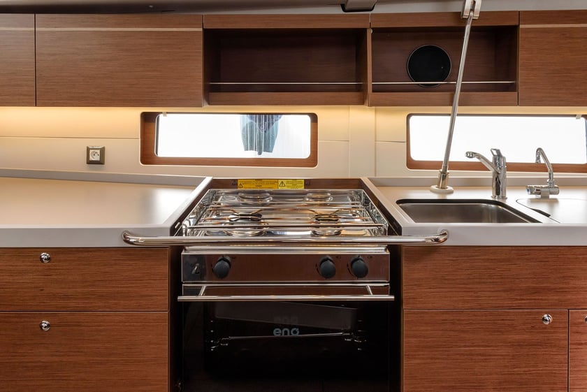 Cannigione Zeilboot Cabine 5  12  slaapplaatsen 12  gasten 14.6 m Lijstnummer: #23245 3