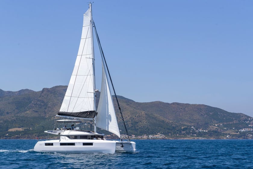 Split Catamaran 7 cabin 11 berths 11 guests 15.35 m Listing Number: #23262