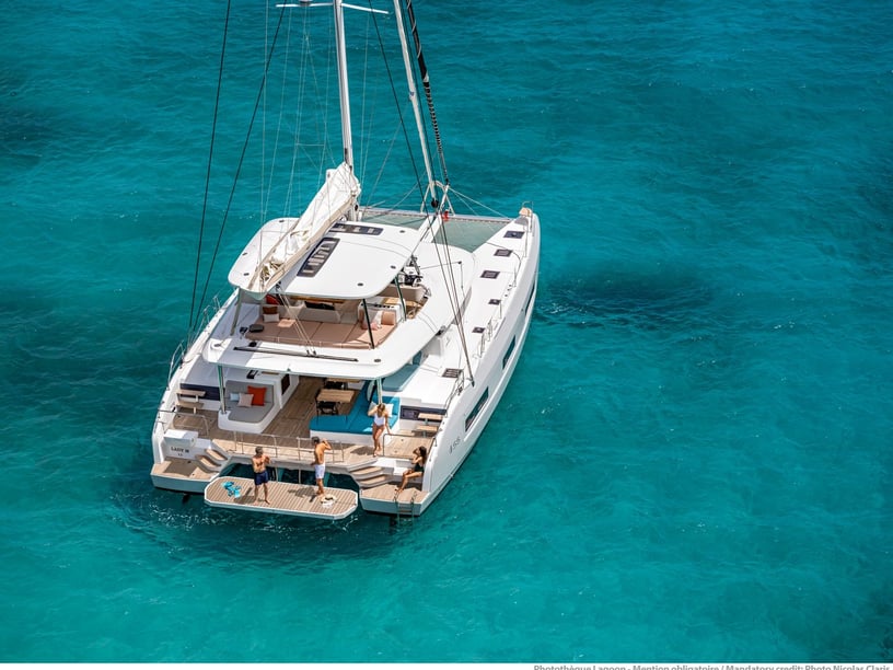 Split Catamaran 7 cabin 12 berths 12 guests 16.9 m Listing Number: #23265