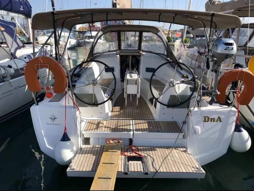 Preveza Zeilboot Cabine 3  6  slaapplaatsen 6  gasten 10.34 m Lijstnummer: #23268