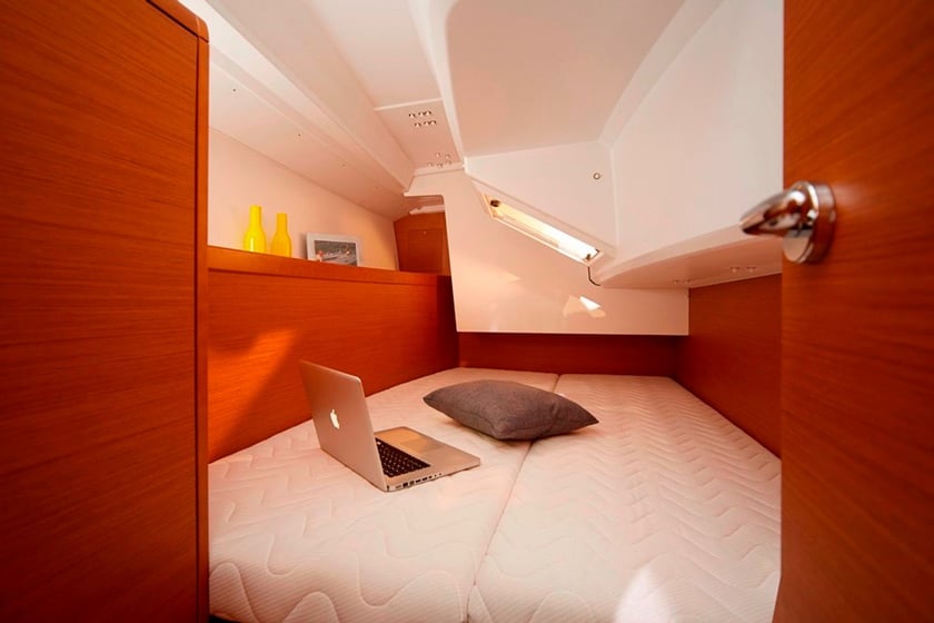Preveza Zeilboot Cabine 3  6  slaapplaatsen 6  gasten 10.34 m Lijstnummer: #23268 4