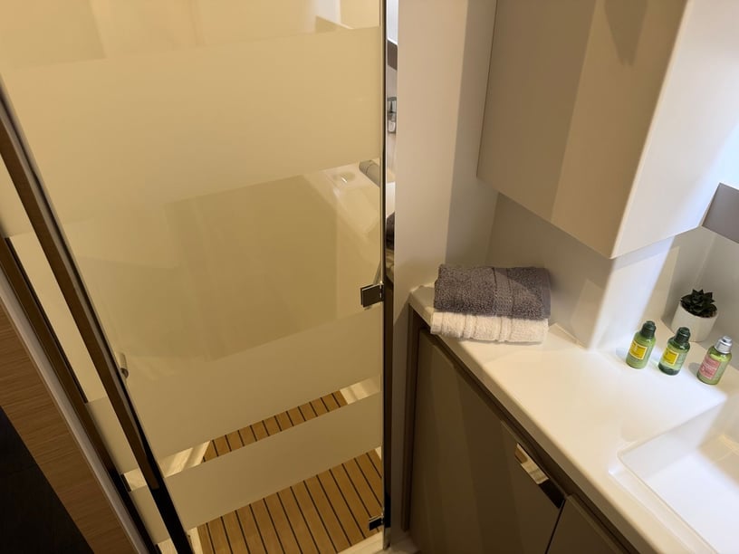 Seget Donji Catamaran Cabine 6  11  slaapplaatsen 11  gasten 15.54 m Lijstnummer: #23280 5
