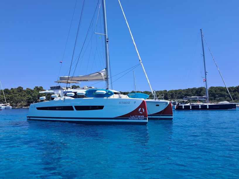 Seget Donji Catamaran Cabine 6  Couchettes 11  Invités 11  15.54 m Numéro de l'annonce: #23280