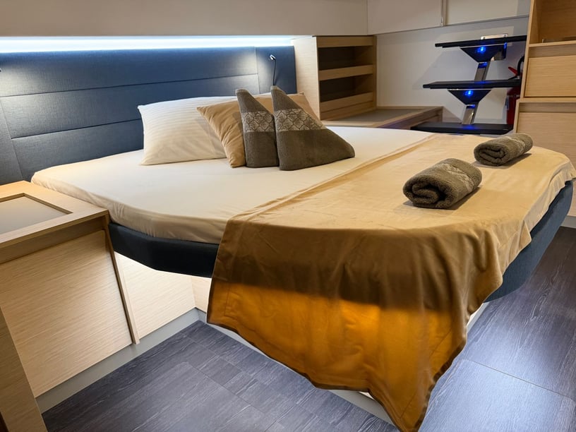 Seget Donji Catamaran Cabine 6  11  slaapplaatsen 11  gasten 15.54 m Lijstnummer: #23280 3