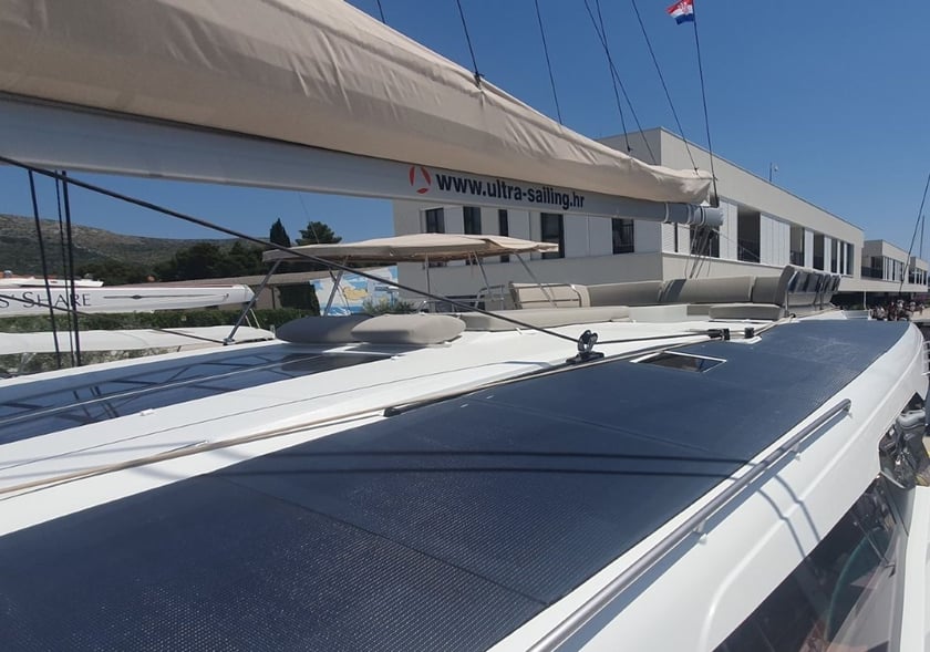 Seget Donji Catamaran Cabine 6  Couchettes 11  Invités 11  15.54 m Numéro de l'annonce: #23280 4