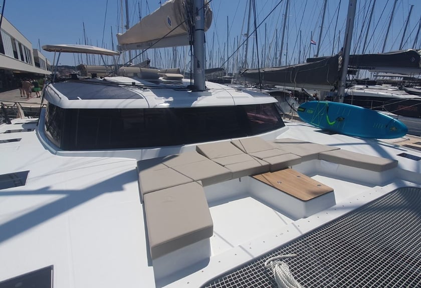 Seget Donji Catamaran Cabine 6  Couchettes 11  Invités 11  15.54 m Numéro de l'annonce: #23280 5