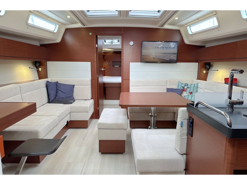 Palma de Mallorca Sailboat 3 cabin 8 berths 8 guests 14.04 m Listing Number: #23287 2