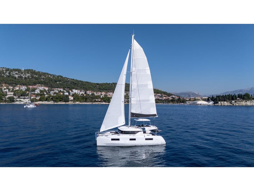 Rogoznica Catamaran Cabine 6  Couchettes 12  Invités 12  13.99 m Numéro de l'annonce: #23290