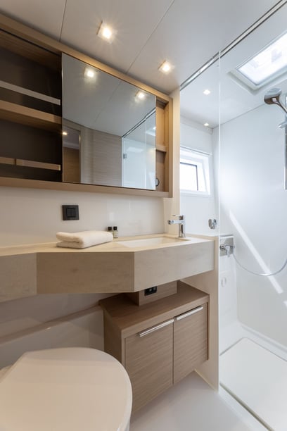 Spalato Catamarano cabina 6  cuccette 12  12  ospiti 13.99 m Numero dell'inserzione: #23290 5