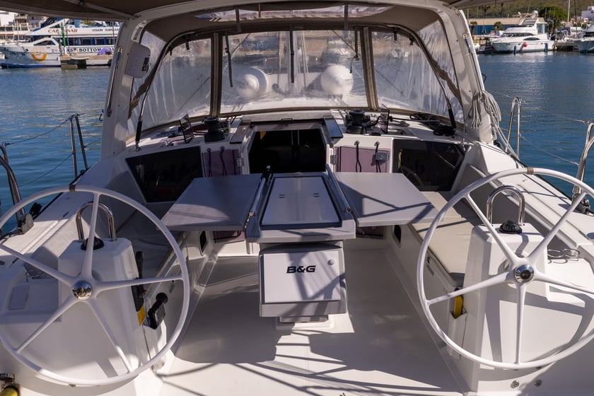 Port de Pollença Zeilboot Cabine 3  8  slaapplaatsen 8  gasten 12.43 m Lijstnummer: #23312 4