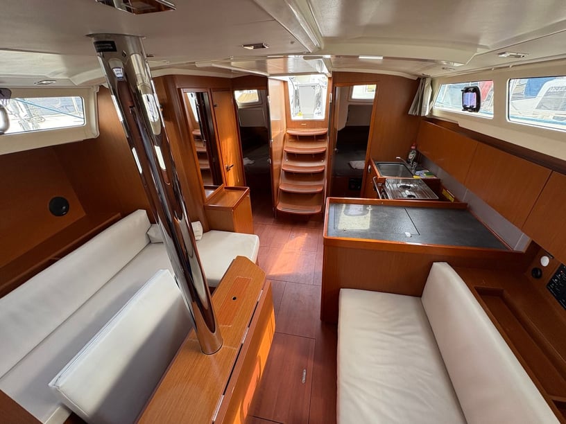 Ibiza Zeilboot Cabine 3  8  slaapplaatsen 8  gasten 12.43 m Lijstnummer: #23336 2