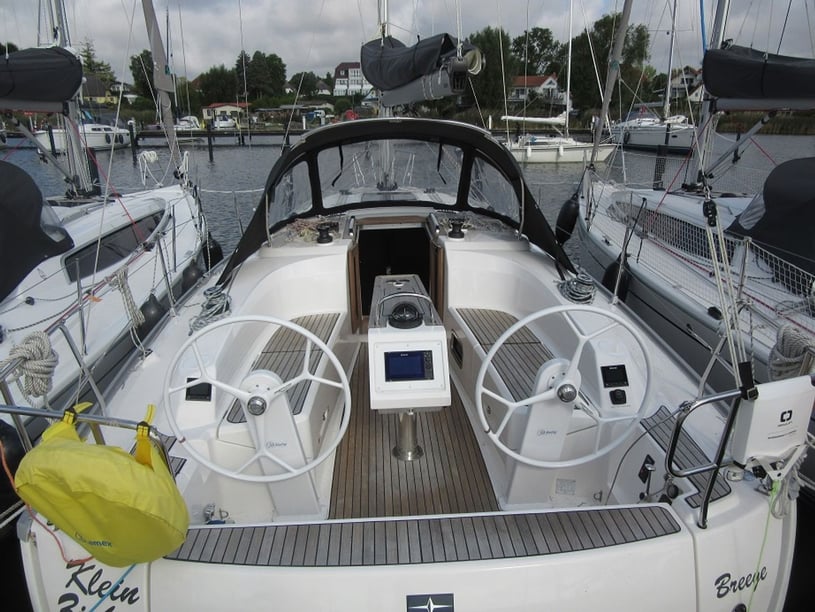 Stockholm - Saltsjöbaden Sailboat 2 cabin 6 berths 6 guests 10.2 m Listing Number: #23341 5